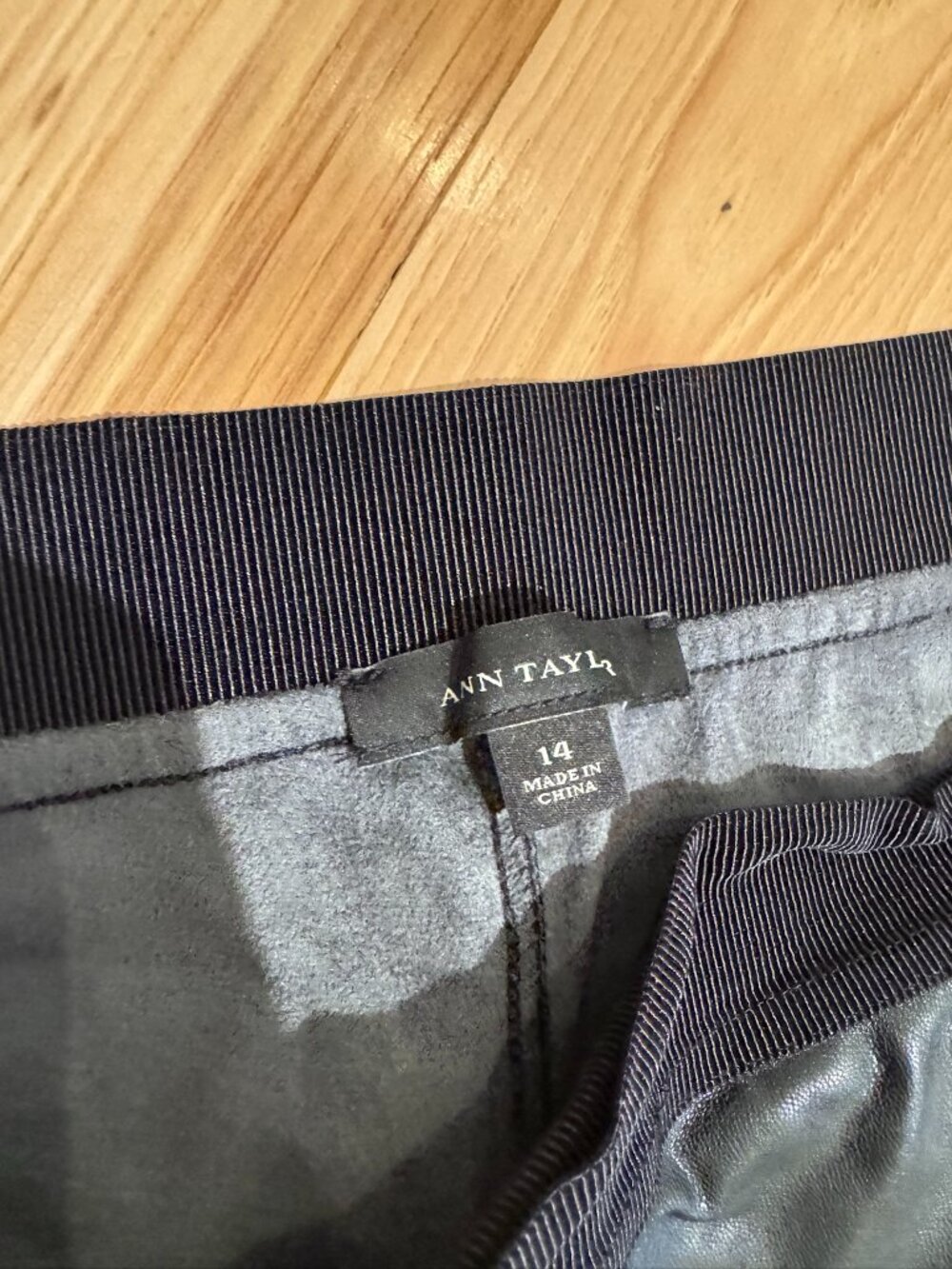 Ann Taylor Faux Leather Pull-On Pants Size 14 Black - Picture 2 of 6